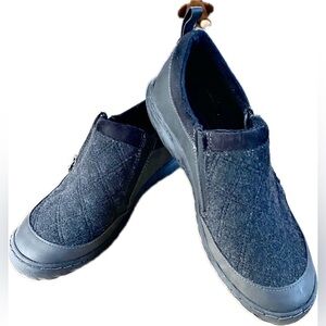 JBU women’s Amber wool zip up shoes